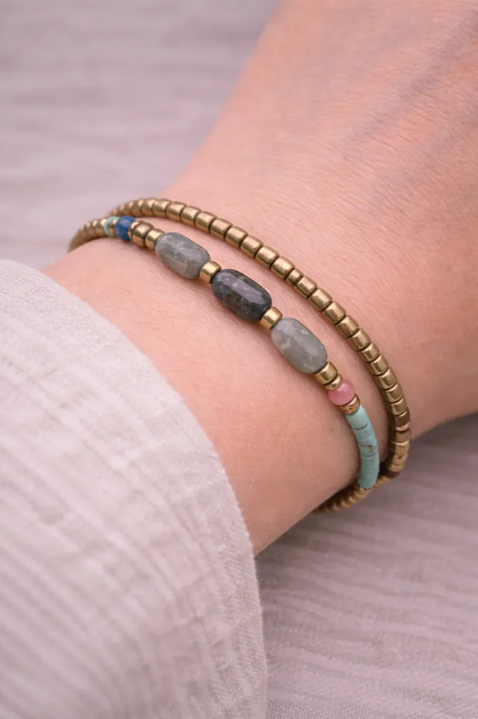 piedras pequeña turquesa puesta.webp