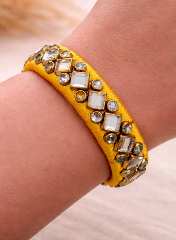 pulsera amarilla.webp