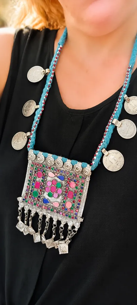 collar puesto.webp