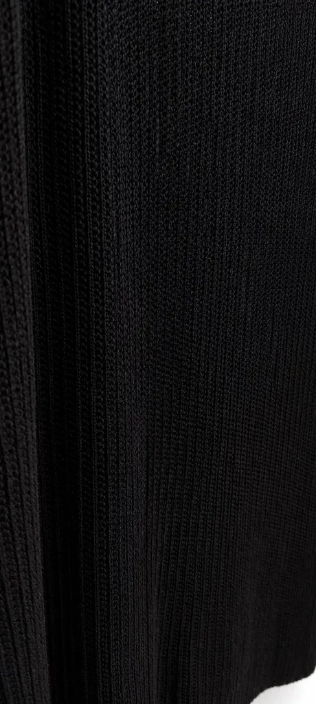 top negro detalle.webp