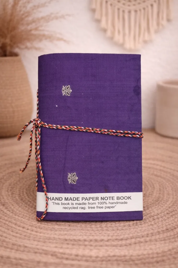 LIBRETAS HECHAS A MANO