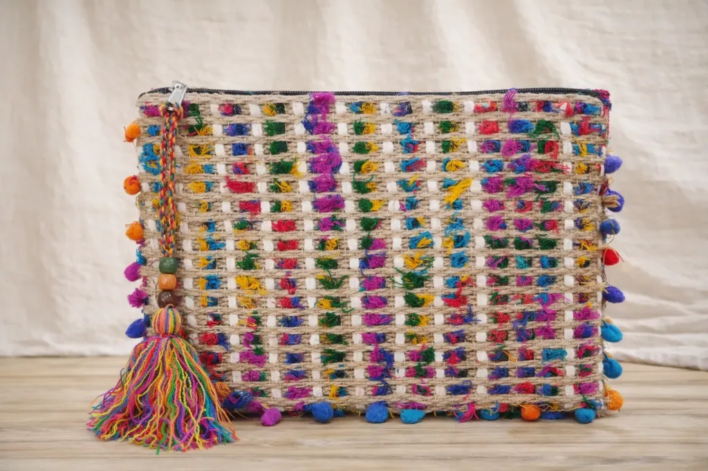 BOLSO CLUCH DE YUTE MULTICOLOR