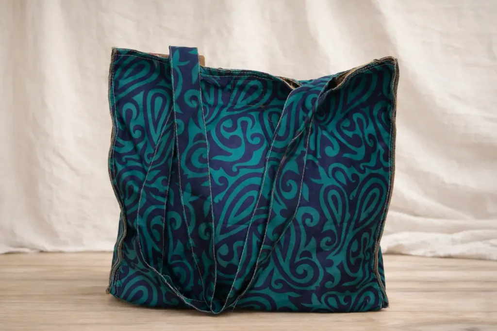 BOLSO MASAYA SAREE, TELAS SEDOSAS RECICLADAS DE SAREE Y YUTE