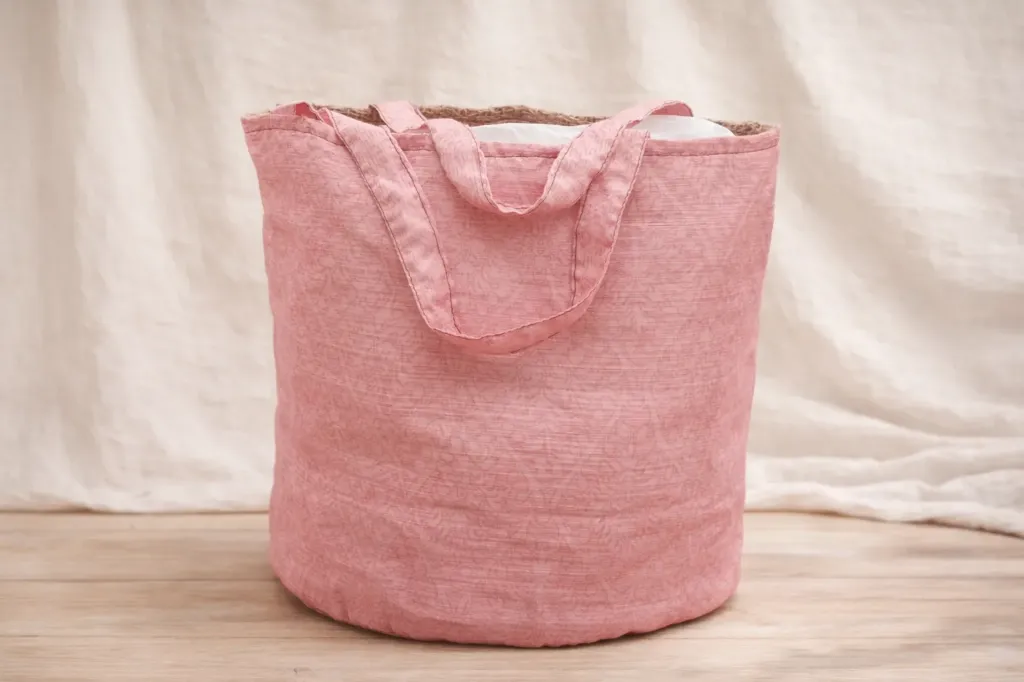 CESTO DE YUTE ROSA 25*30CM